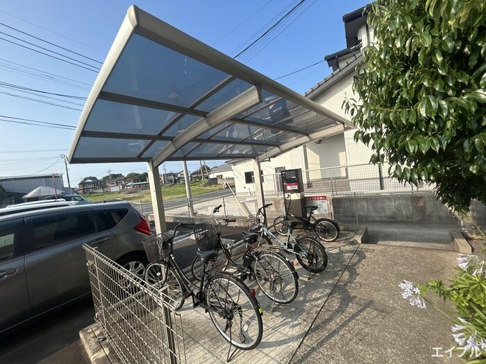 物件外観写真3　(駐輪場)