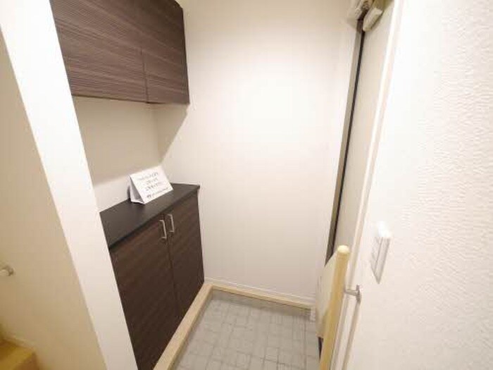 物件内観写真13　(玄関)