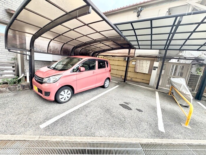 物件外観写真2　(駐車場)