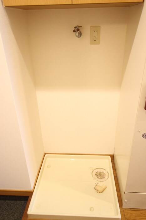 物件内観写真8　(洗濯機置場)