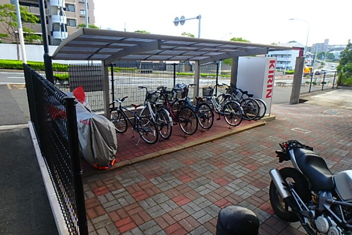 物件外観写真3　(駐輪場)