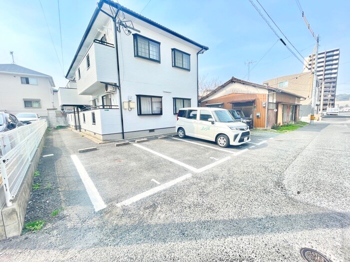 物件外観写真2　(駐車場)