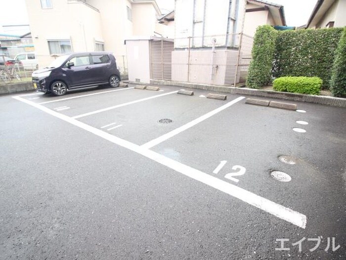 物件外観写真3　(駐車場)