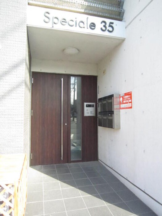 物件外観写真3　(エントランス部分)