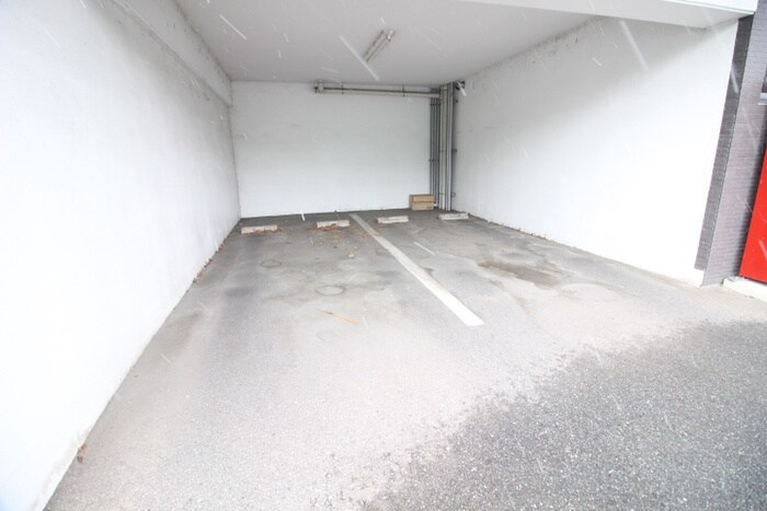 物件外観写真4　(駐車場)