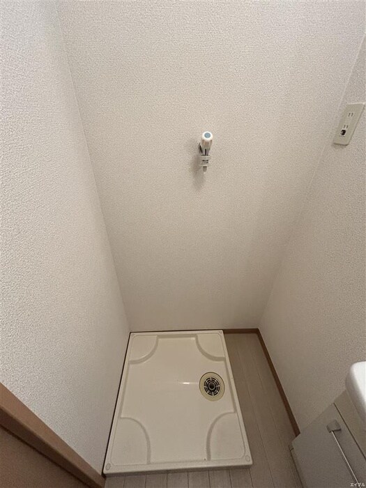 物件内観写真14　(洗濯機置場)