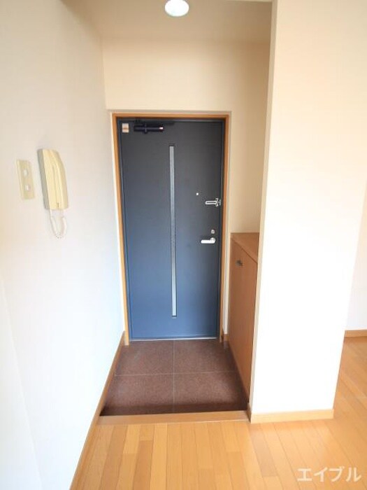 物件内観写真4　(玄関)