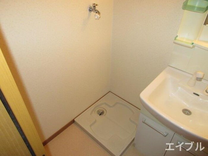 物件内観写真12　(洗濯機置場)