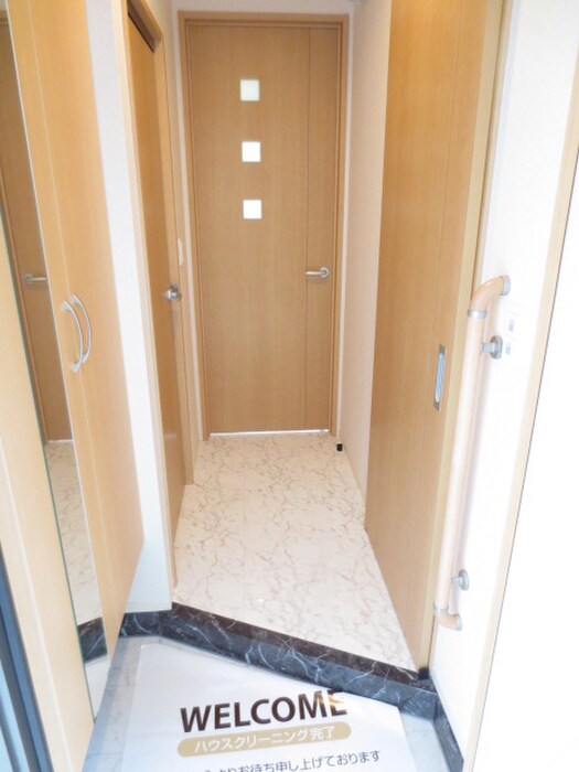 物件内観写真7　(玄関)