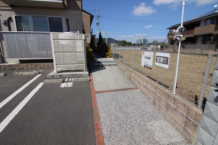 物件外観写真5　(エントランス部分)