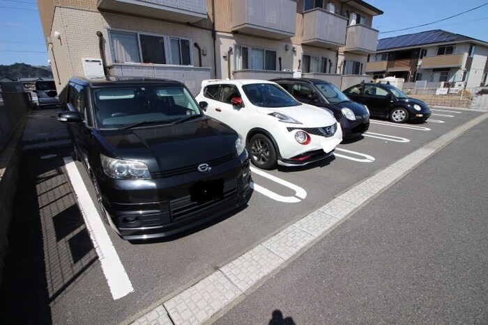 物件外観写真6　(駐車場)