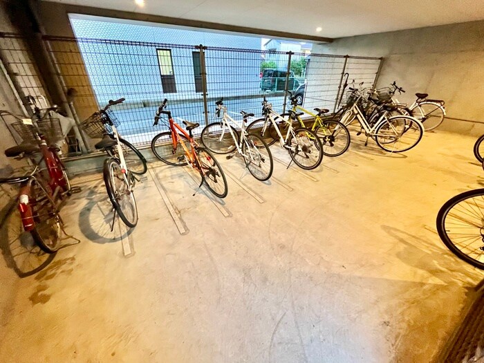 物件外観写真5　(駐輪場)