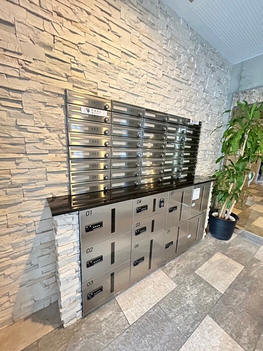 物件外観写真4　(エントランス部分)