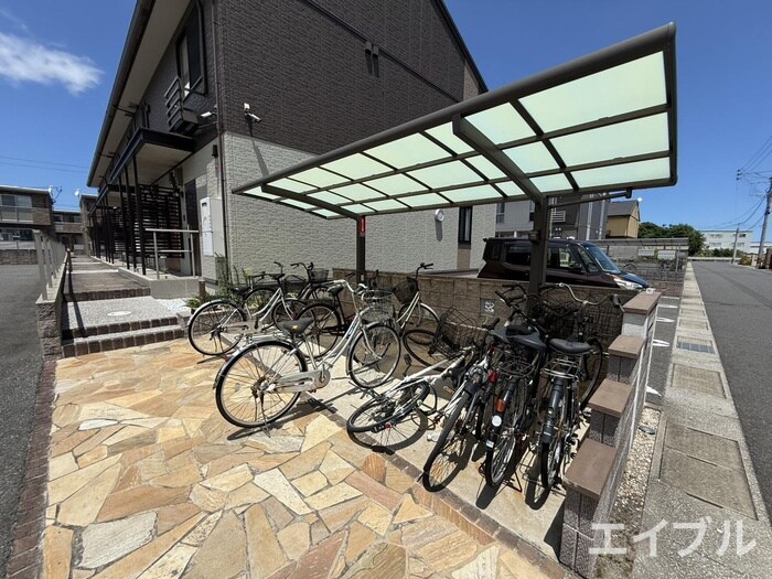 物件外観写真3　(駐輪場)