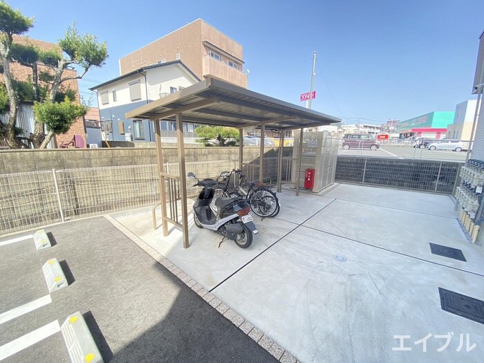 物件外観写真5　(駐輪場)