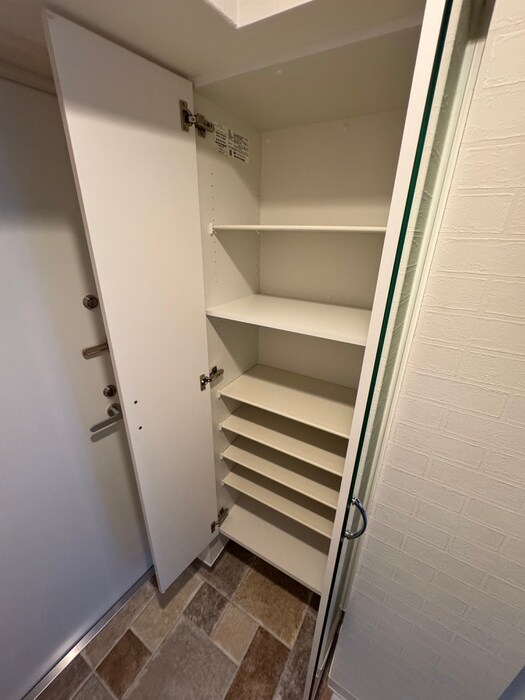 物件内観写真11　(靴箱)