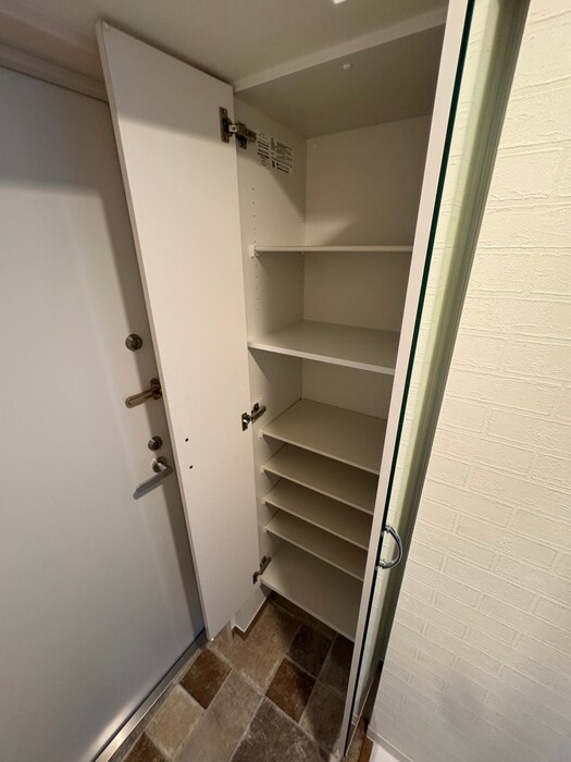 物件内観写真11　(靴箱)