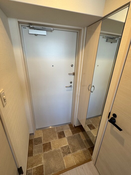 物件内観写真13　(玄関)