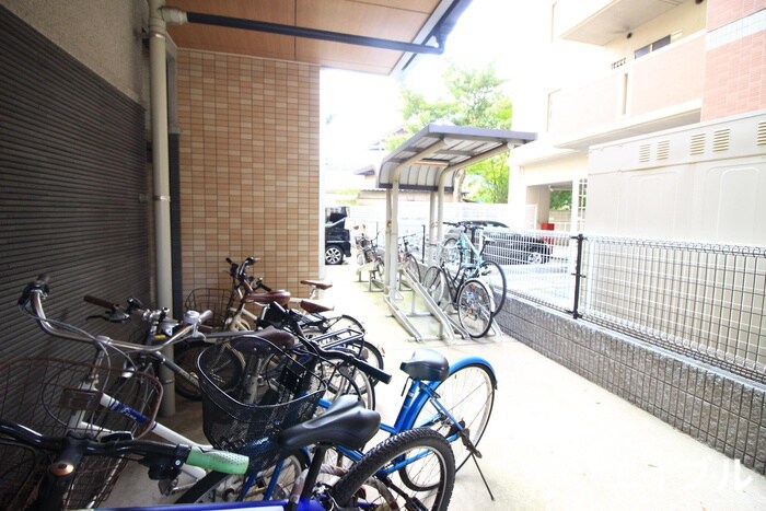 物件外観写真5　(駐輪場)