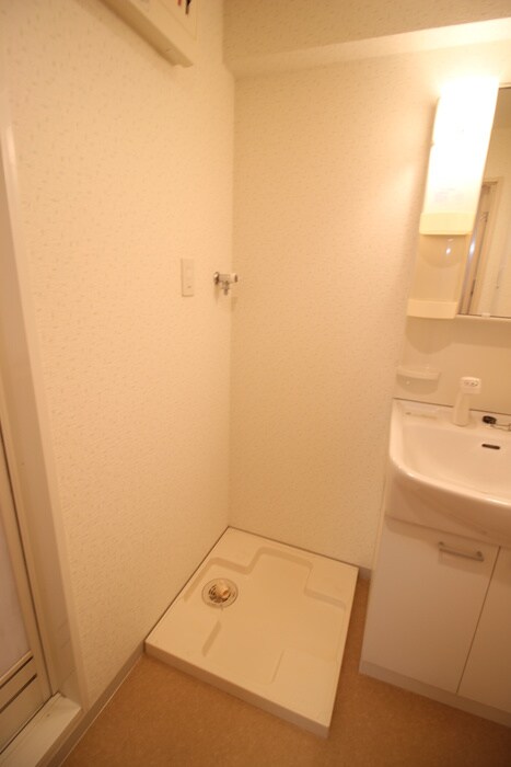 物件内観写真13　(洗濯機置場)