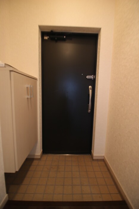 物件内観写真18　(玄関)