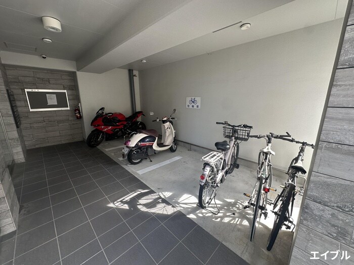 物件外観写真4　(駐輪場)