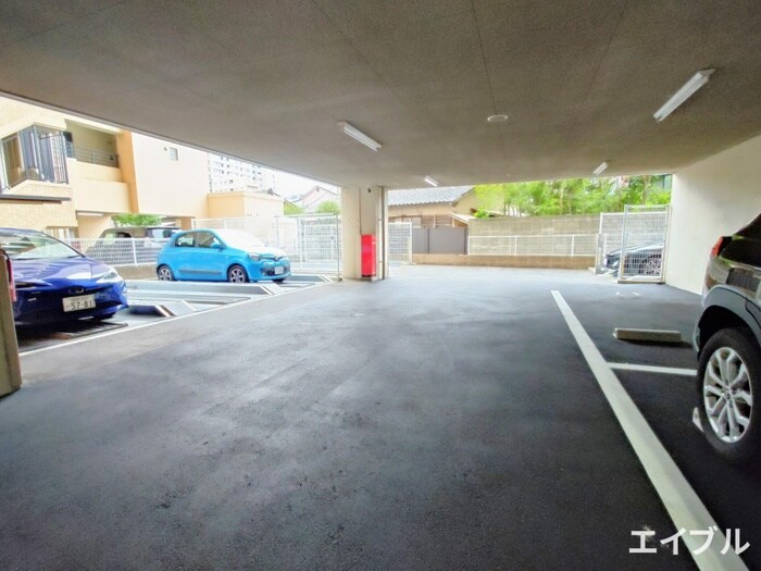 物件外観写真4　(駐車場)