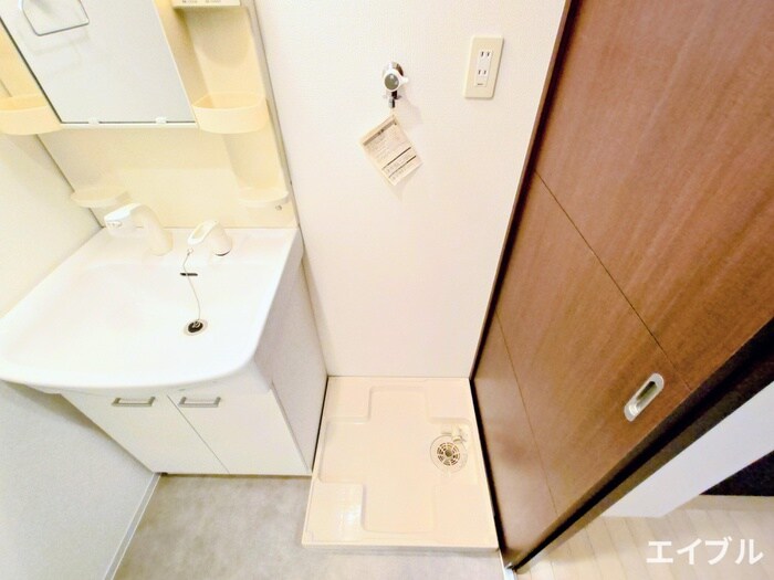 物件内観写真12　(洗濯機置場)