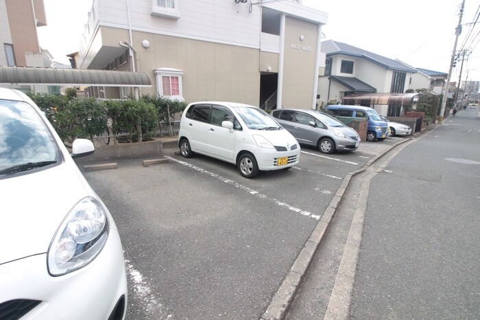 物件外観写真5　(駐車場)