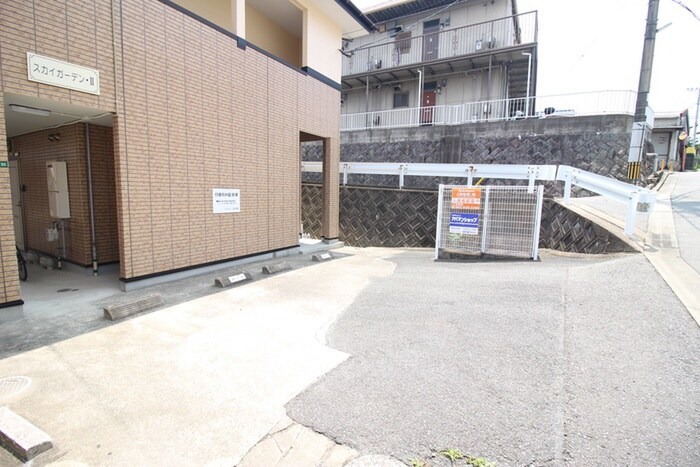 物件外観写真4　(駐車場)