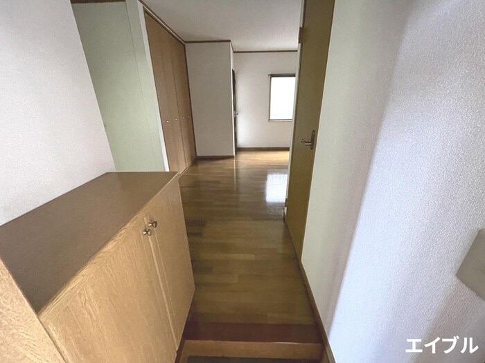 物件内観写真12　(玄関)