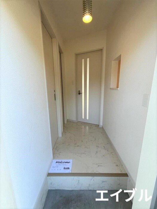 物件内観写真4　(玄関)