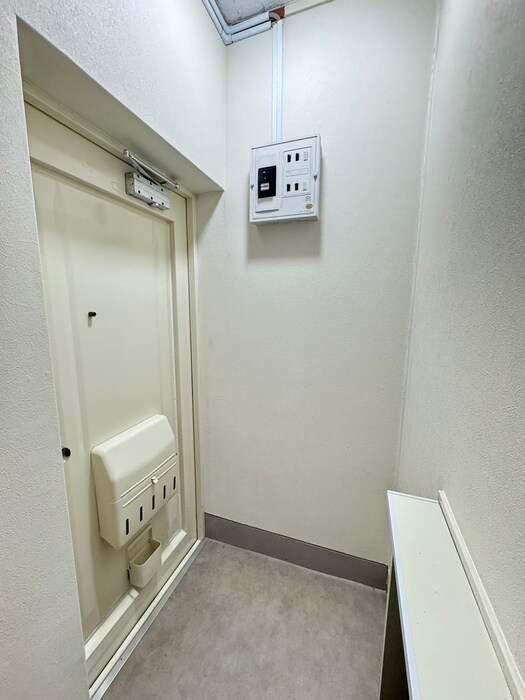 物件内観写真11　(玄関)