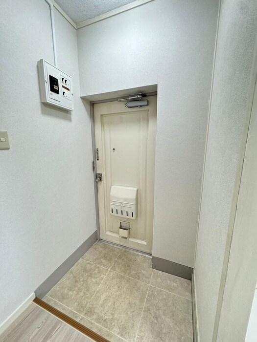 物件内観写真11　(玄関)