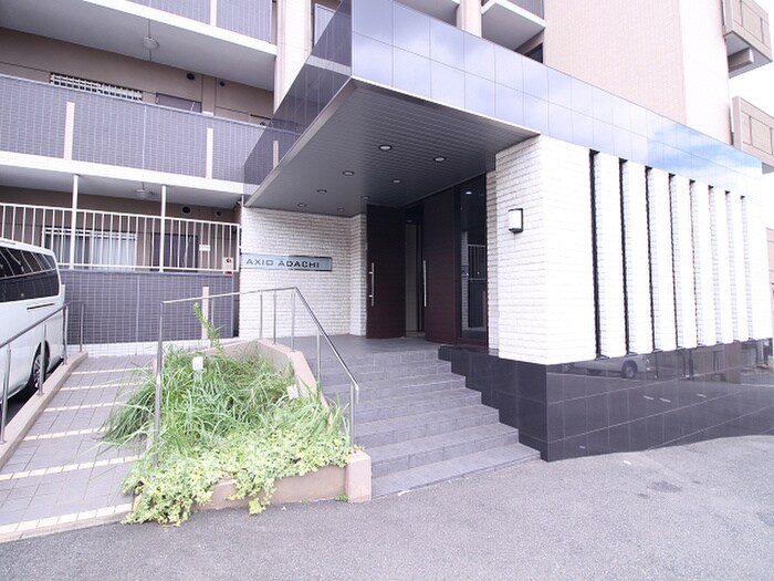 物件外観写真2　(エントランス部分)