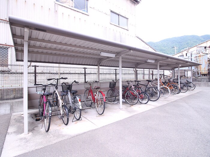 物件外観写真5　(駐輪場)