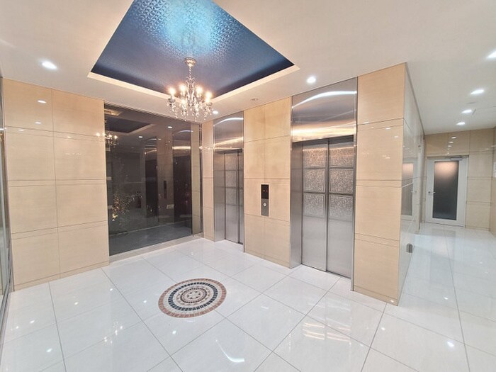 物件外観写真5　(エントランス部分)