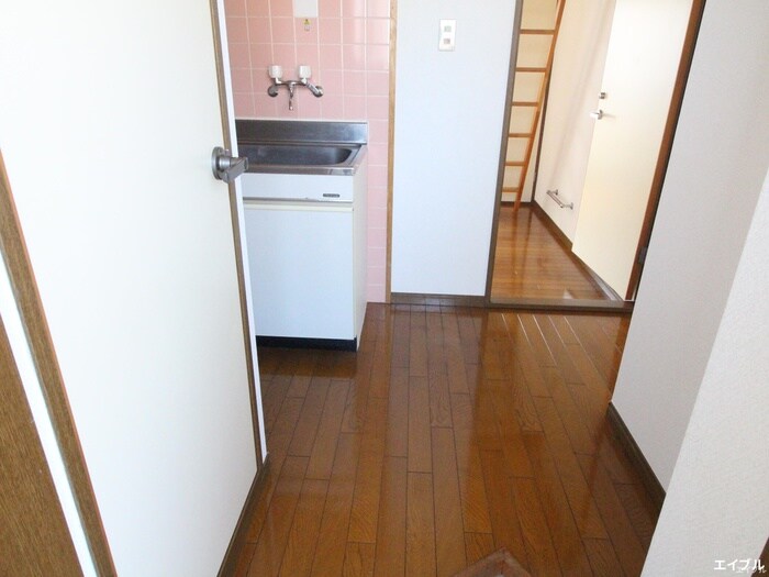 物件内観写真11　(廊下)