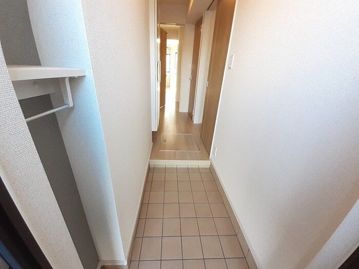 物件内観写真11　(玄関)
