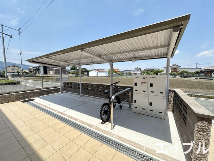 物件外観写真3　(駐輪場)