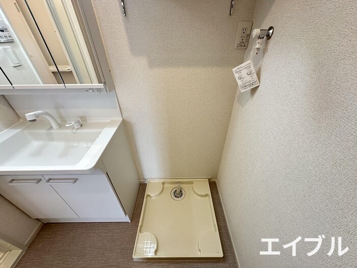 物件内観写真16　(洗濯機置場)