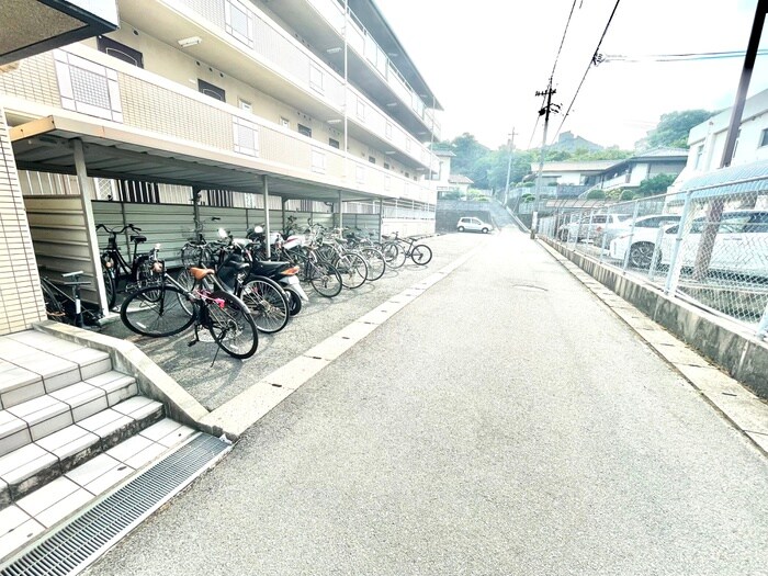 物件外観写真3　(駐輪場)