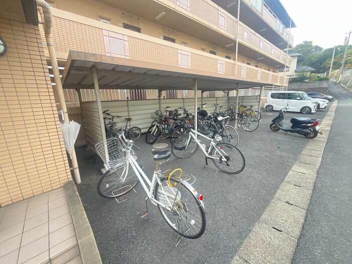 物件外観写真5　(駐輪場)