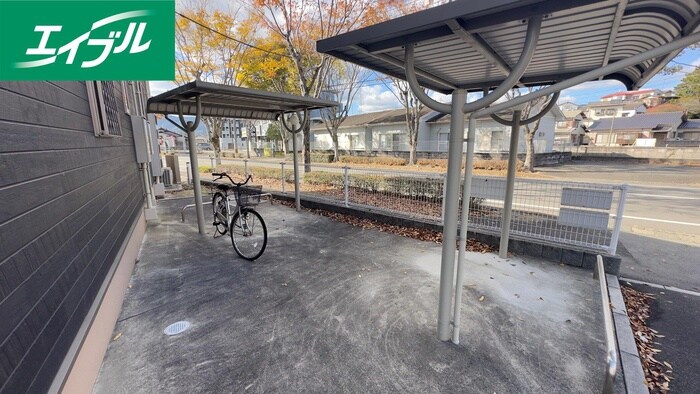 物件外観写真3　(駐輪場)