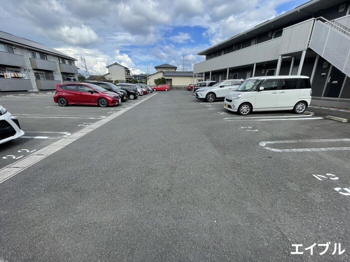 物件外観写真2　(駐車場)