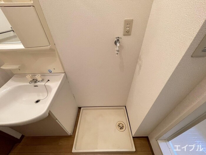 物件内観写真15　(洗濯機置場)