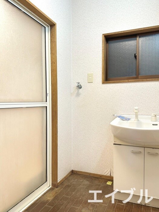 物件内観写真10　(洗濯機置場)