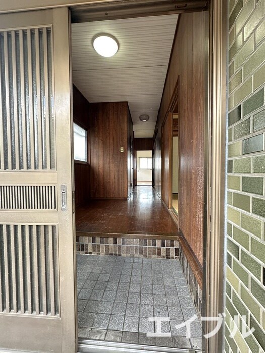 物件内観写真12　(玄関)