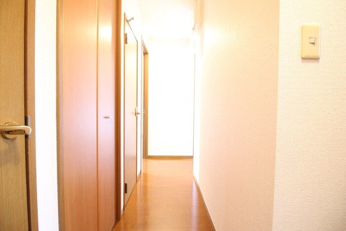 物件内観写真8　(玄関)