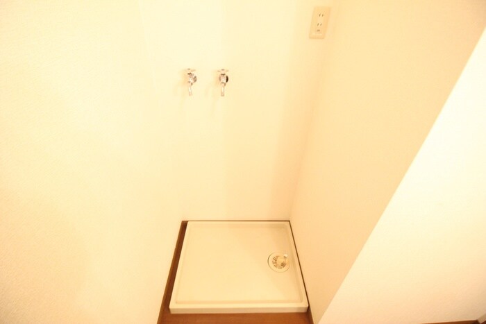 物件内観写真11　(洗濯機置場)